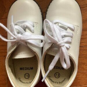 Toddler Boys white oxford shoes size 7.5
